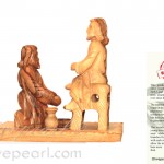 636_4086_olive_wood_jesus_washing_desciple_feet_be26h155a